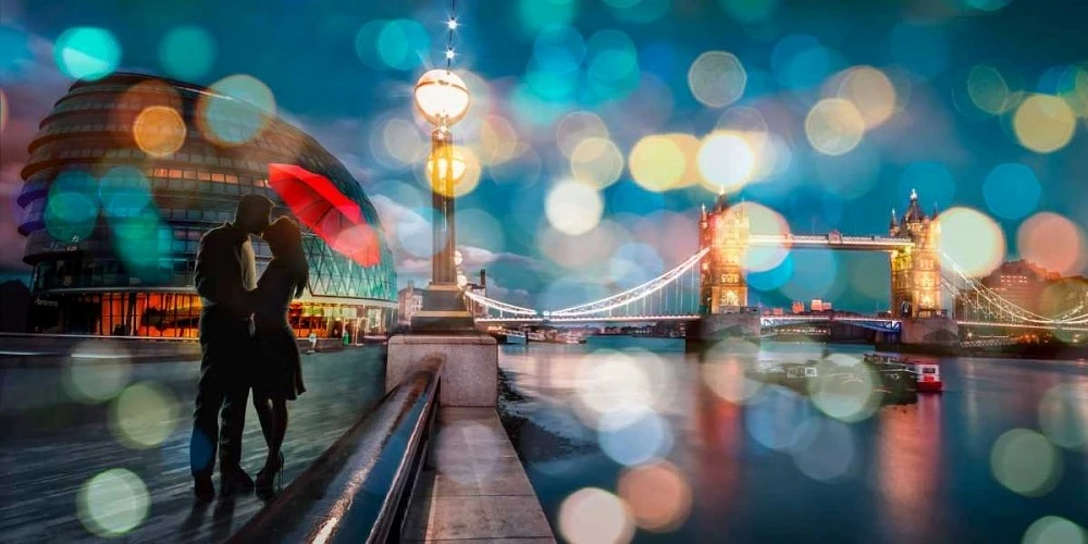 Dianne Loumer - Kissing London