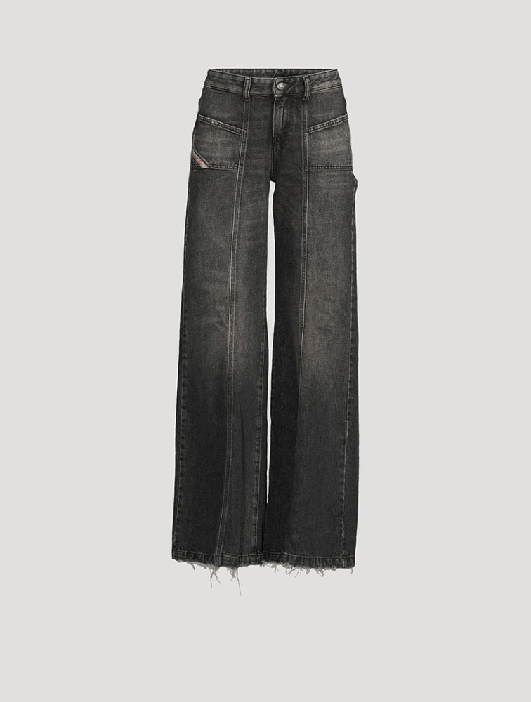 Akii Flared Jeans