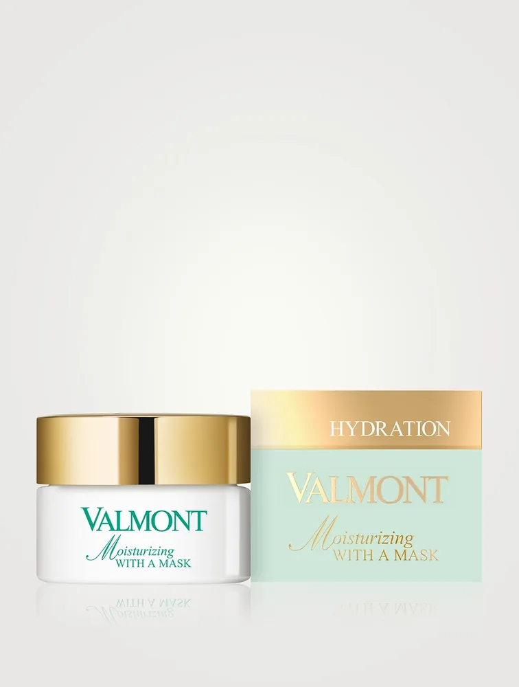 Moisturizing With A Mask Instant Thirst-Quenching