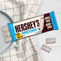 HERSHEY'S COOKIES 'N' CREME King Size Candy Bar, 73 g