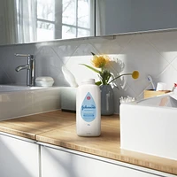 Johnson's Baby Powder with Cornstarch, 425 g