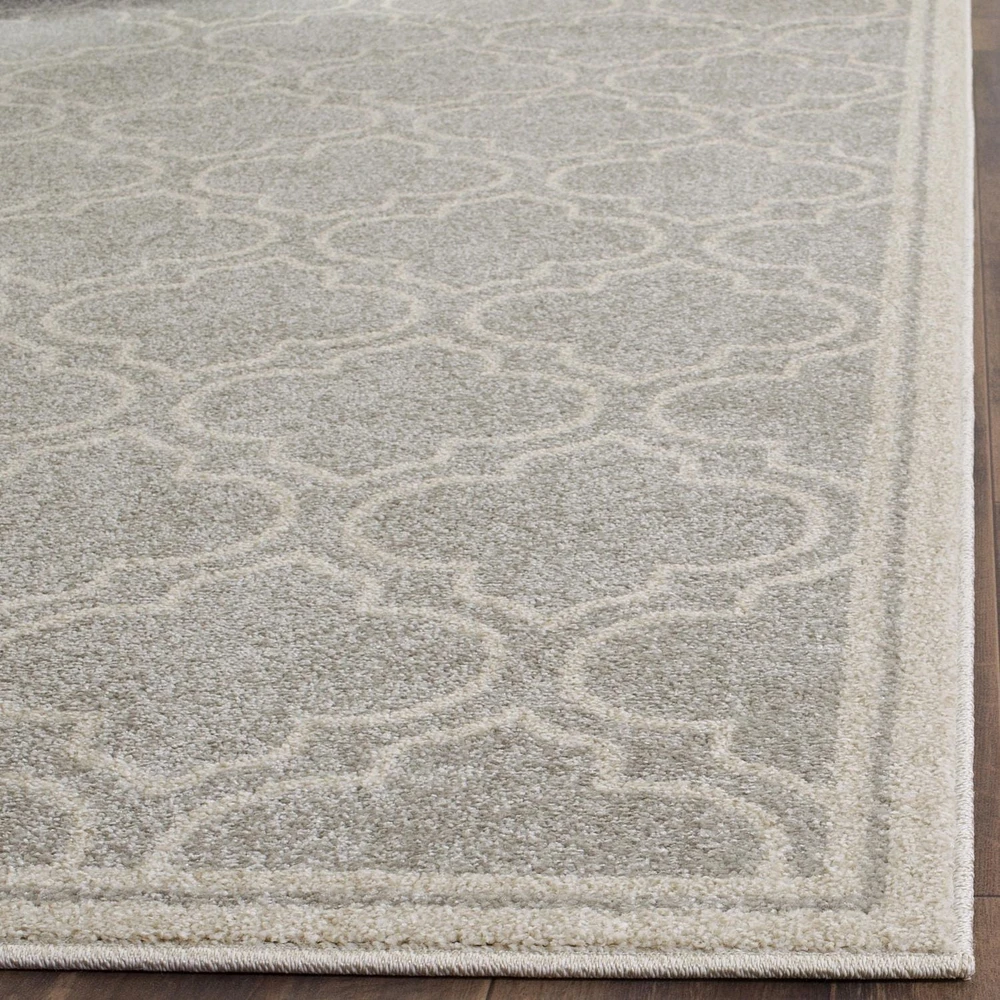 Safavieh Amherst Wilson Geometric Area Rug