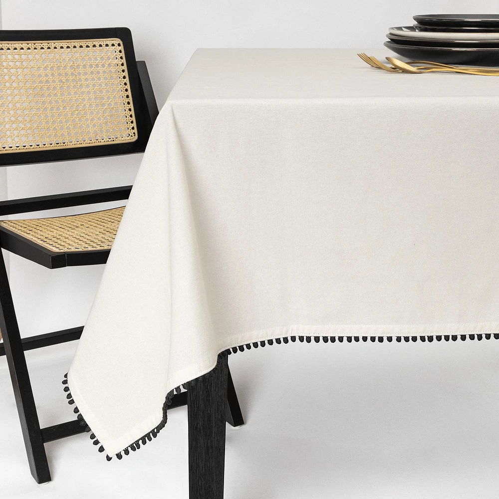 Thyme & Table Nappe rectangulaire 84 po, Pom Blanc textiles de cuisine
