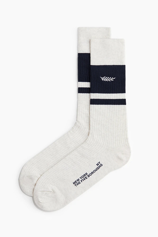 Embroidery-Motif Socks
