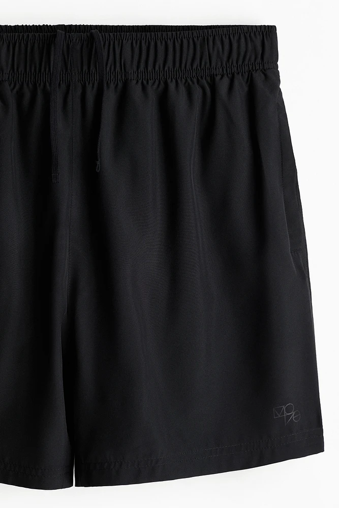 Mid-Length Sports Shorts with DryMove™