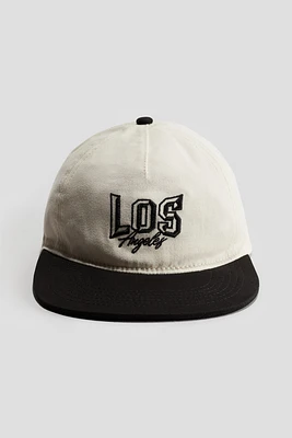 Casquette à visière plate