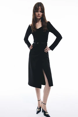 Robe épaules nues avec ceinture