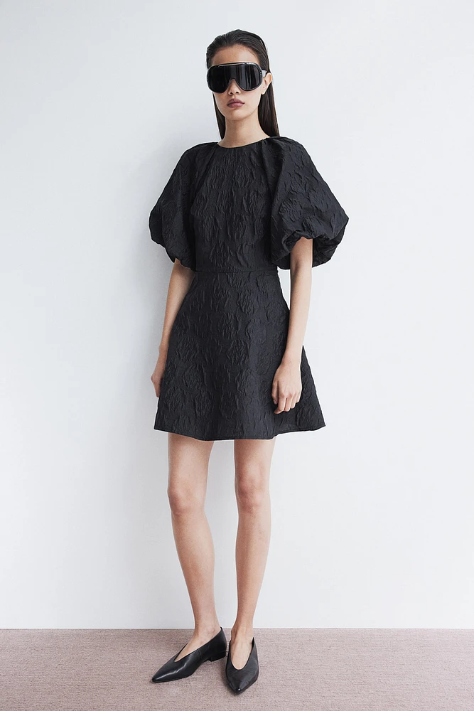 Robe en tissu jacquard avec dos à nouer
