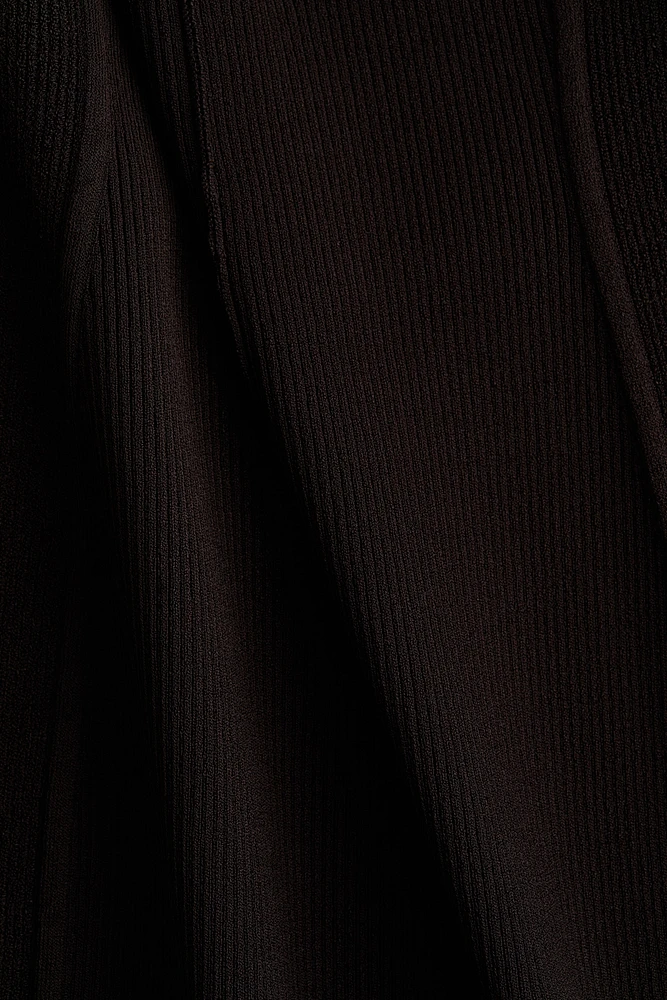 Robe avec ouverture dans le dos