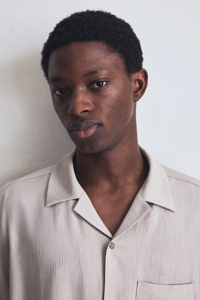 Chemise froissée classique avec col cubain