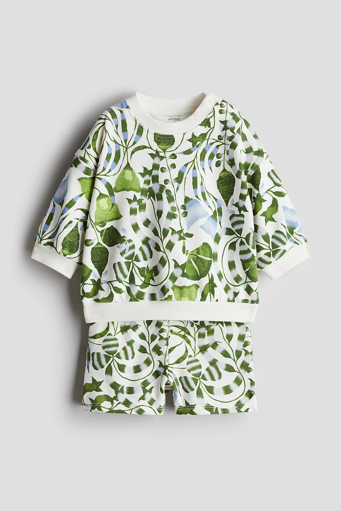 2-Piece Printed Sweatshirt and Shorts Set