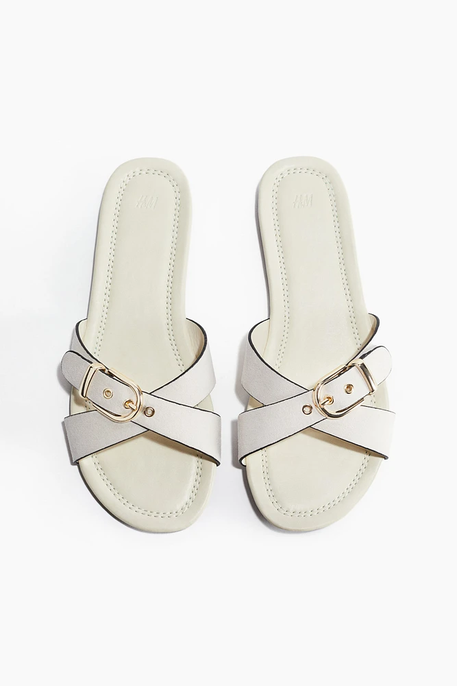 Crossover-strap sandals