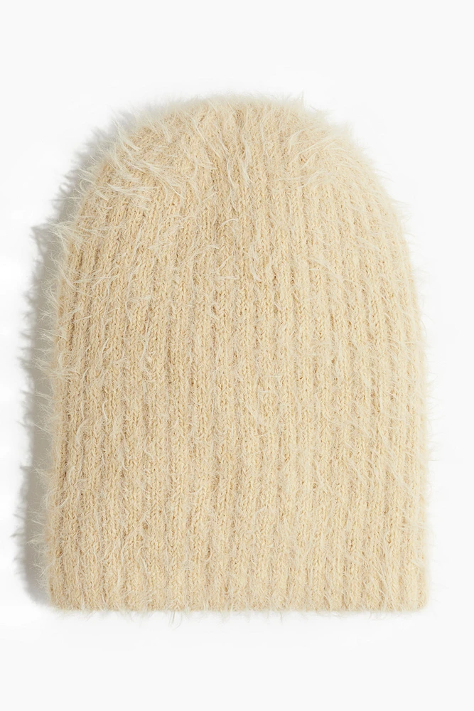 Tuque en tricot duveteux