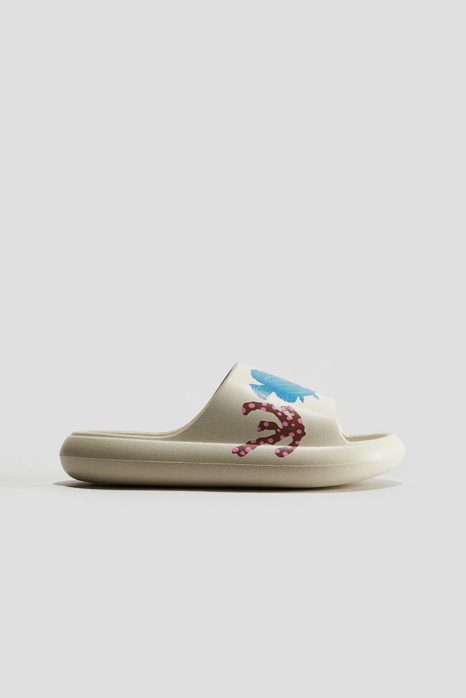 Chunky Pool Shoes with Printed Motif