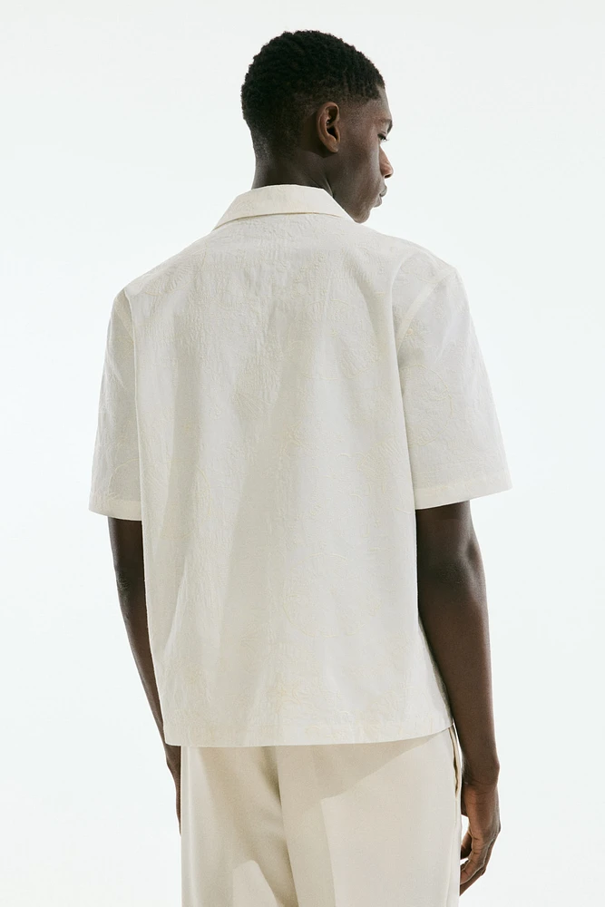 Chemise brodée classique avec col cubain