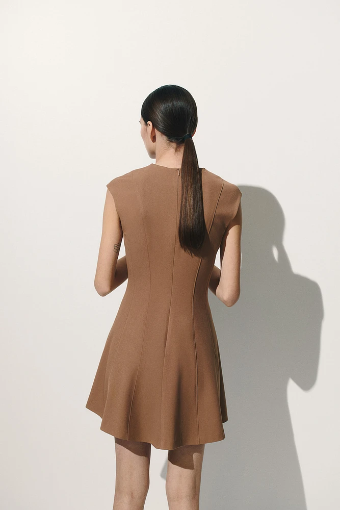 Robe en sergé avec jupe évasée