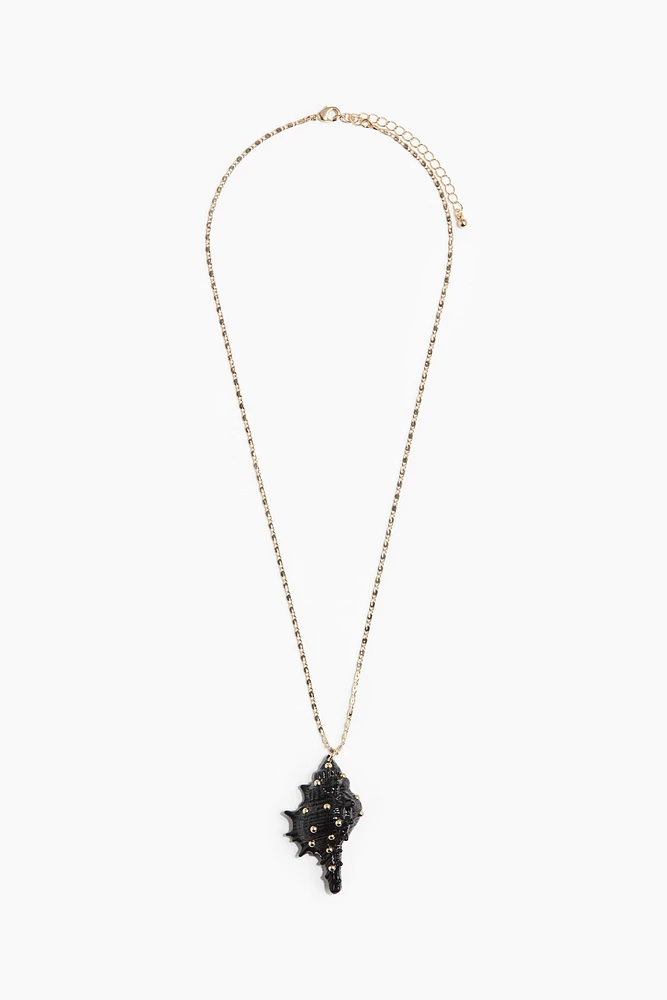 Seashell-Pendant Necklace