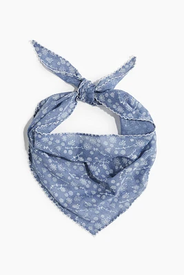 Scalloped-Edge Triangle Scarf