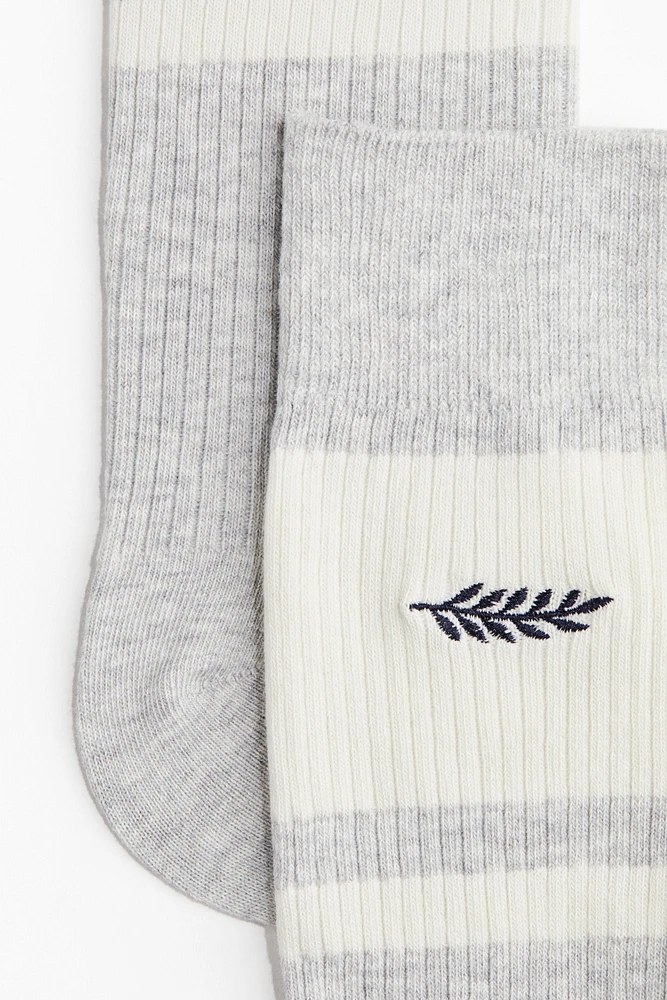 Embroidery-Motif Socks