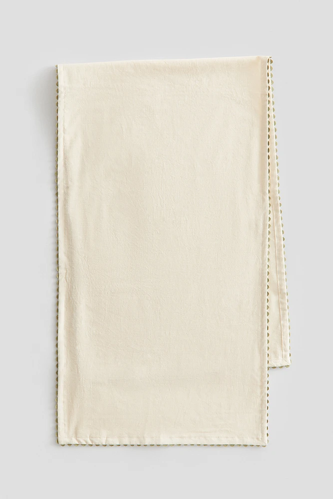 Scalloped-Edge Table Runner