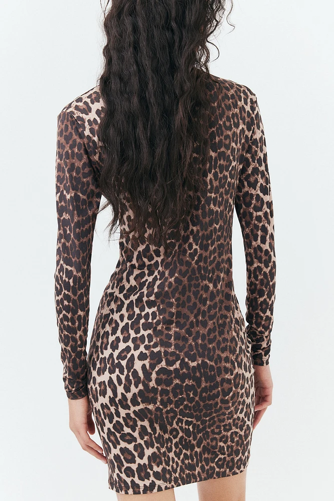 Robe moulante à effet drapé