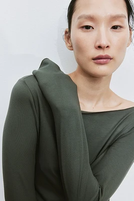 Boat-neck Top