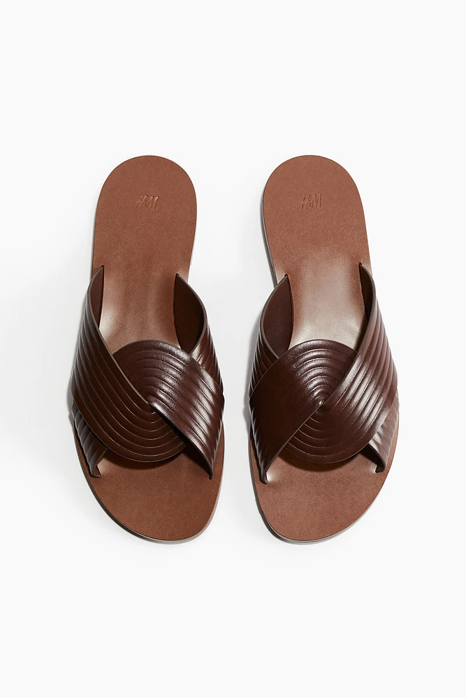 Sandales à brides rainurées