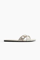 Crossover-strap sandals