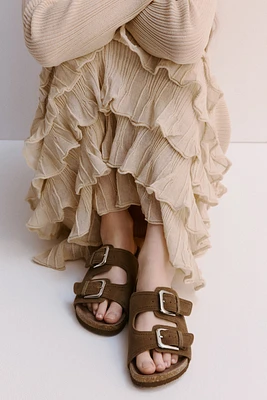 Sandales en cuir velours