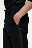 Pantalon de smoking près du corps