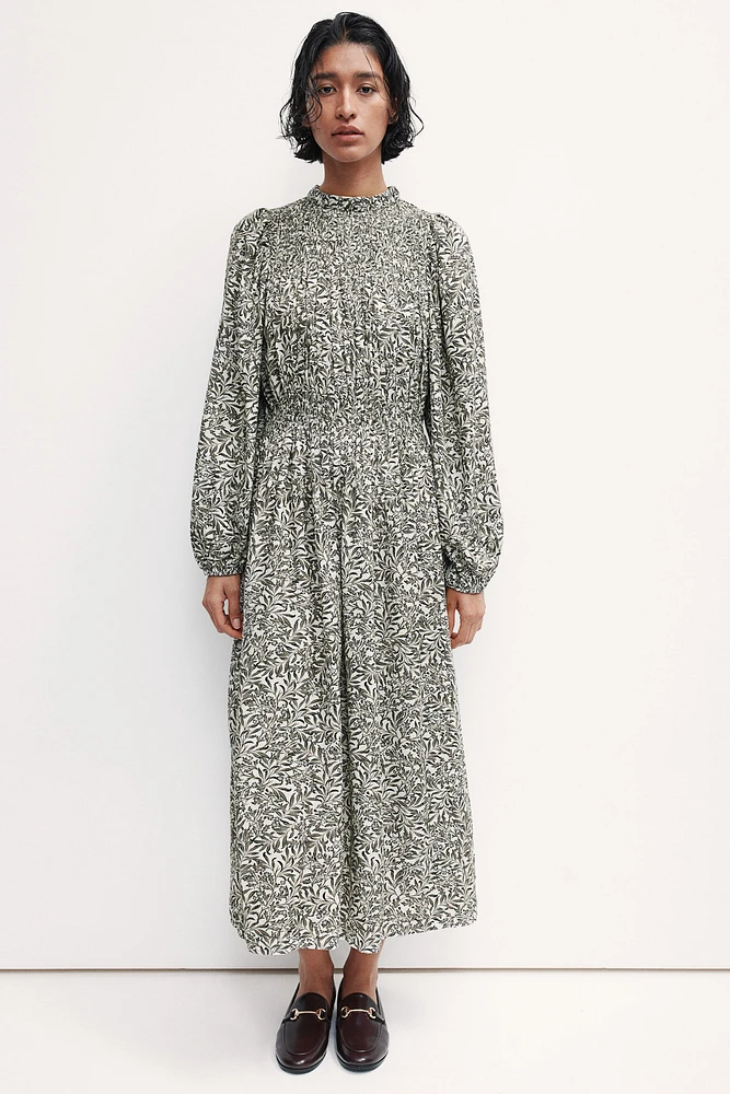 Robe avec détails en nid d'abeille