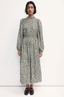 Robe avec détails en nid d'abeille