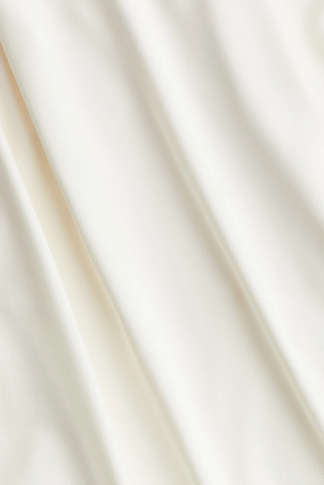 Maillot tanga à décolleté