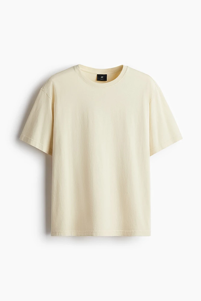 T-shirt flottant à l'aspect délavé