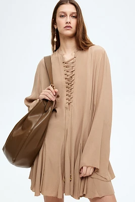 Robe avec laçage et jupe évasée