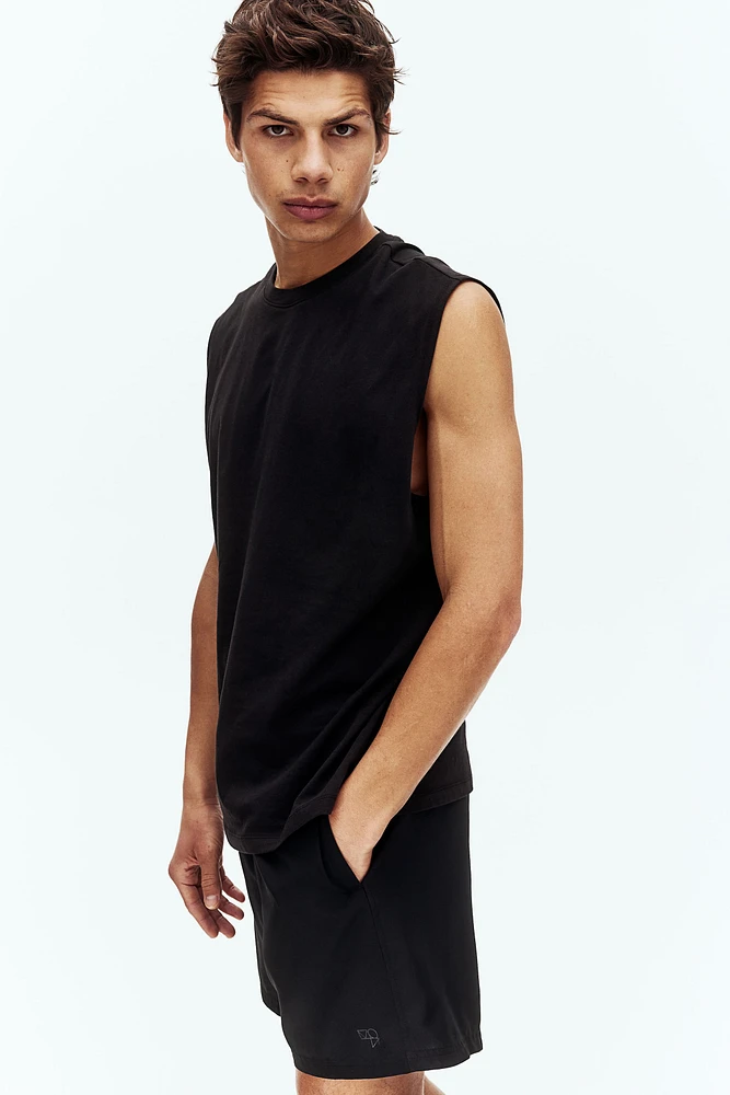 Mid-Length Sports Shorts with DryMove™