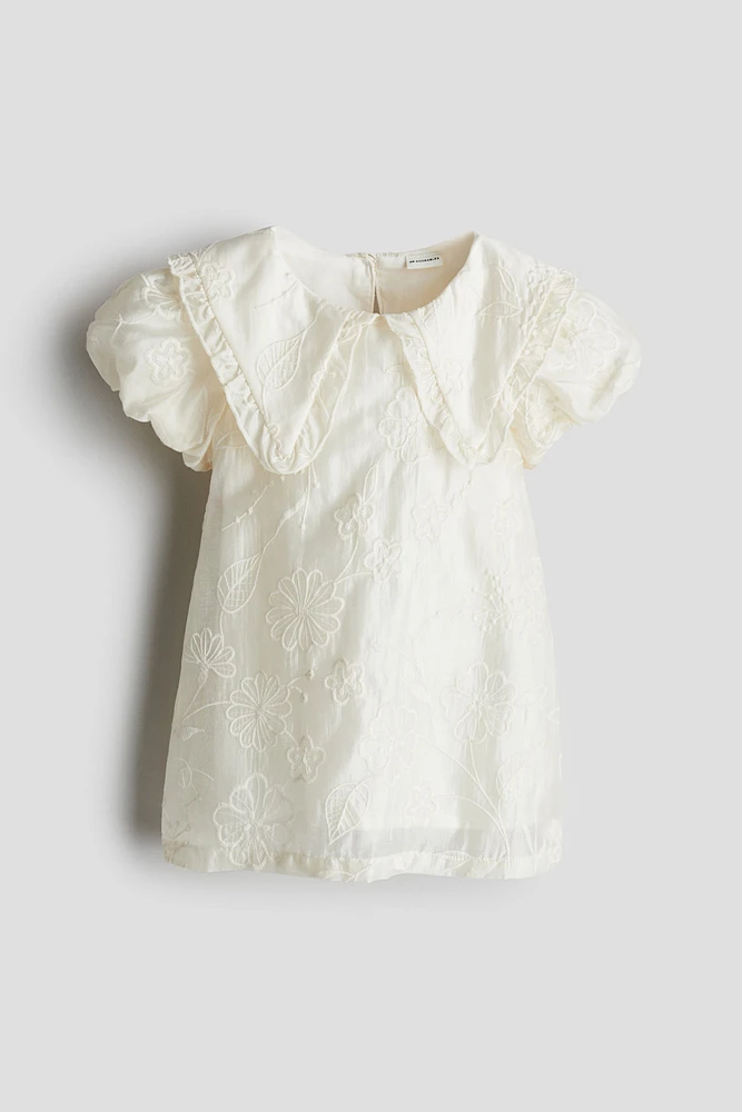 Robe brodée