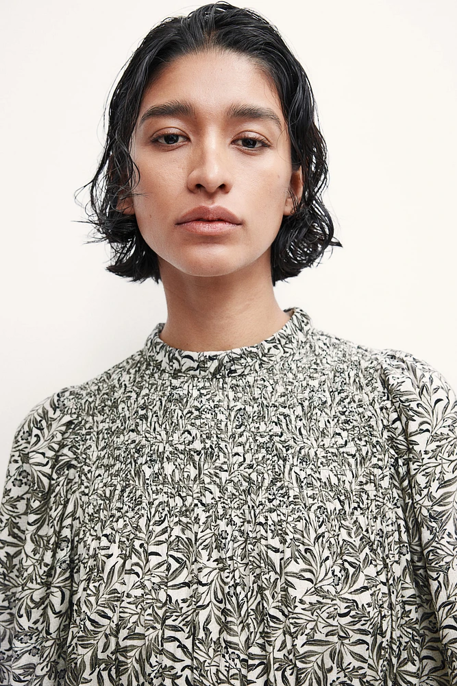 Robe avec détails en nid d'abeille