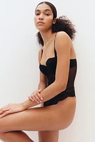 Guêpière en dentelle avec bonnets coussinés