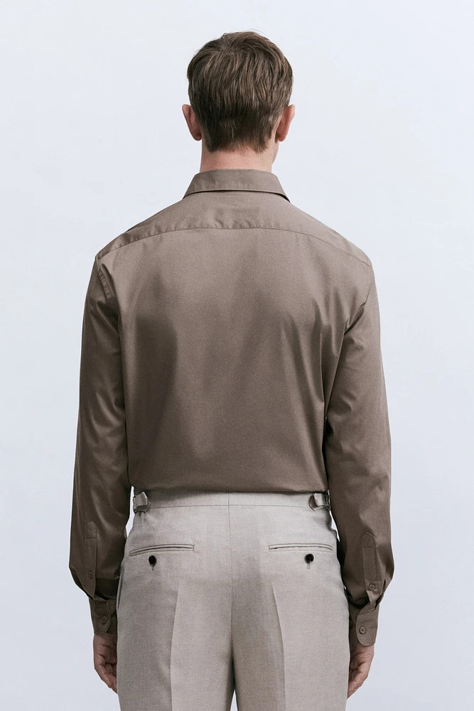 Chemise extensible près du corps