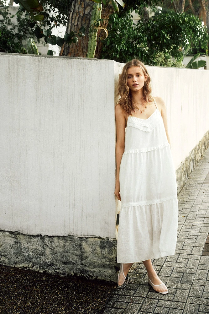 Robe avec bretelles à nouer