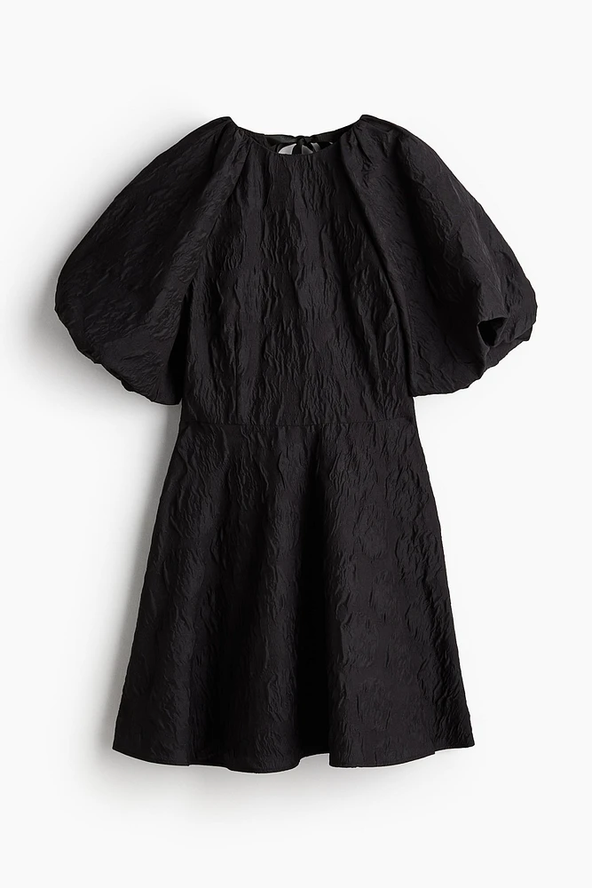 Robe en tissu jacquard avec dos à nouer