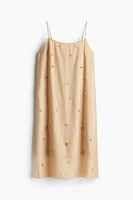 Robe vaporeuse et ornementée à bretelles fines