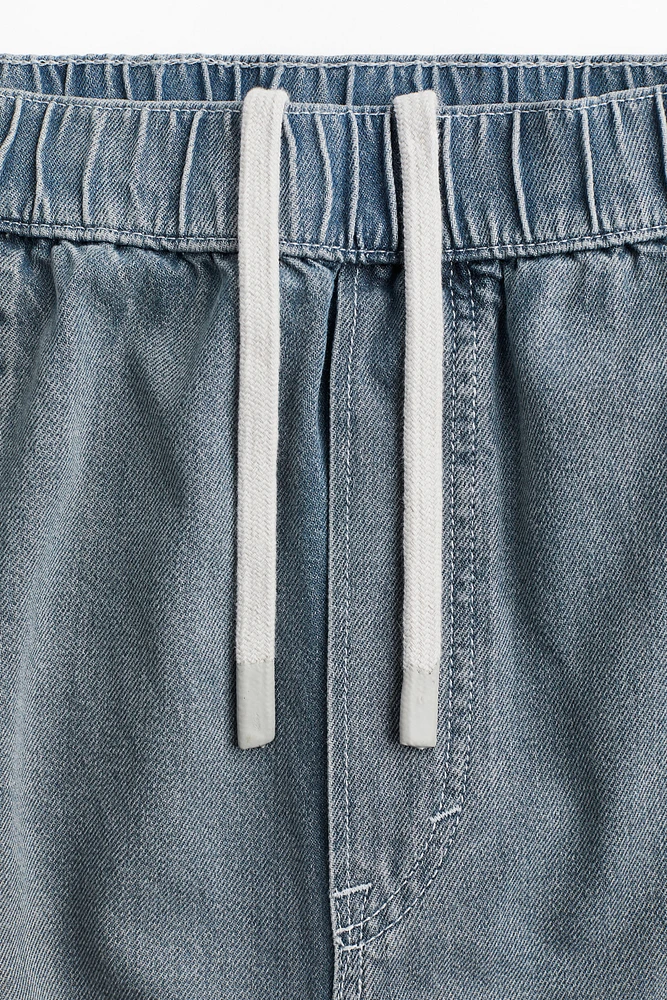 Loose Fit Cargo Jeans