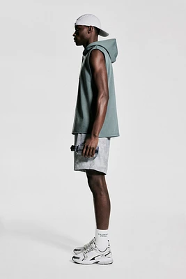 Mid-Length Sports Shorts with DryMove™