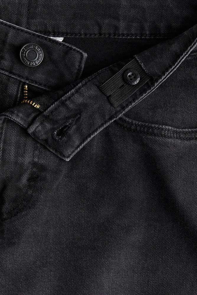Relaxed Tapered Fit Jeans