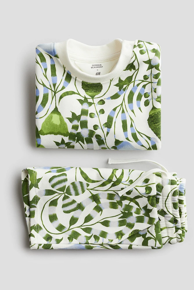 2-Piece Printed Sweatshirt and Shorts Set