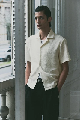 Chemise texturée classique avec col cubain