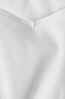 T-shirt côtelé avec encolure en forme de cœur