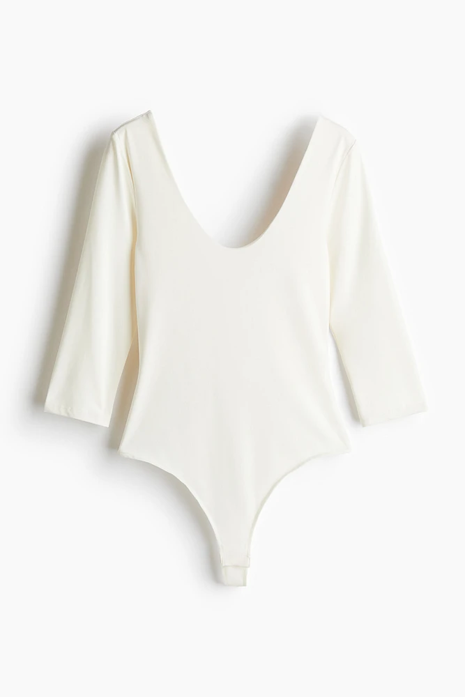 Maillot tanga à décolleté